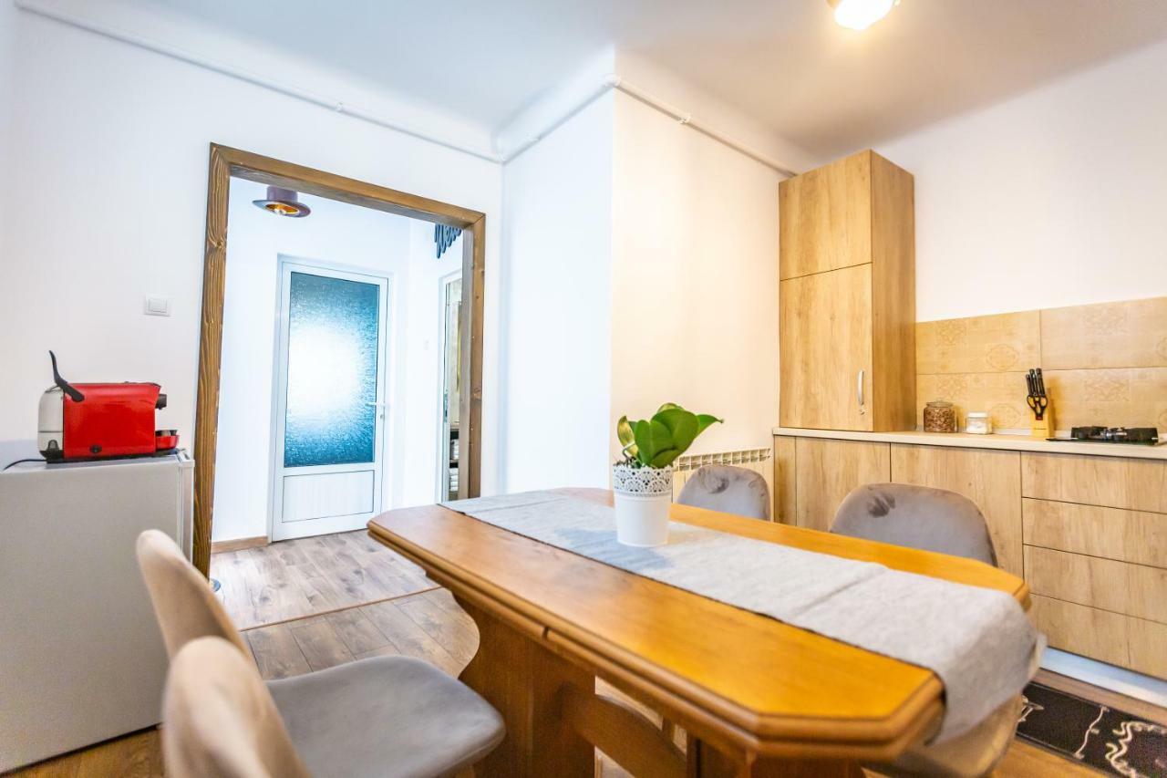 Central Apartment Brasov Exterior photo